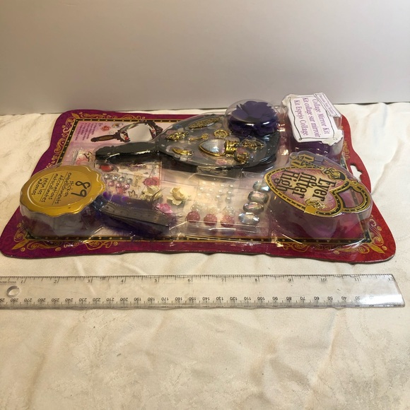Ever After High Collage Mirror Kit Makeup Fashion BRAND NEW [See Photos] 2014 - Picture 5 of 13